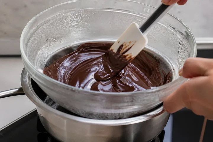 Derreta o chocolate